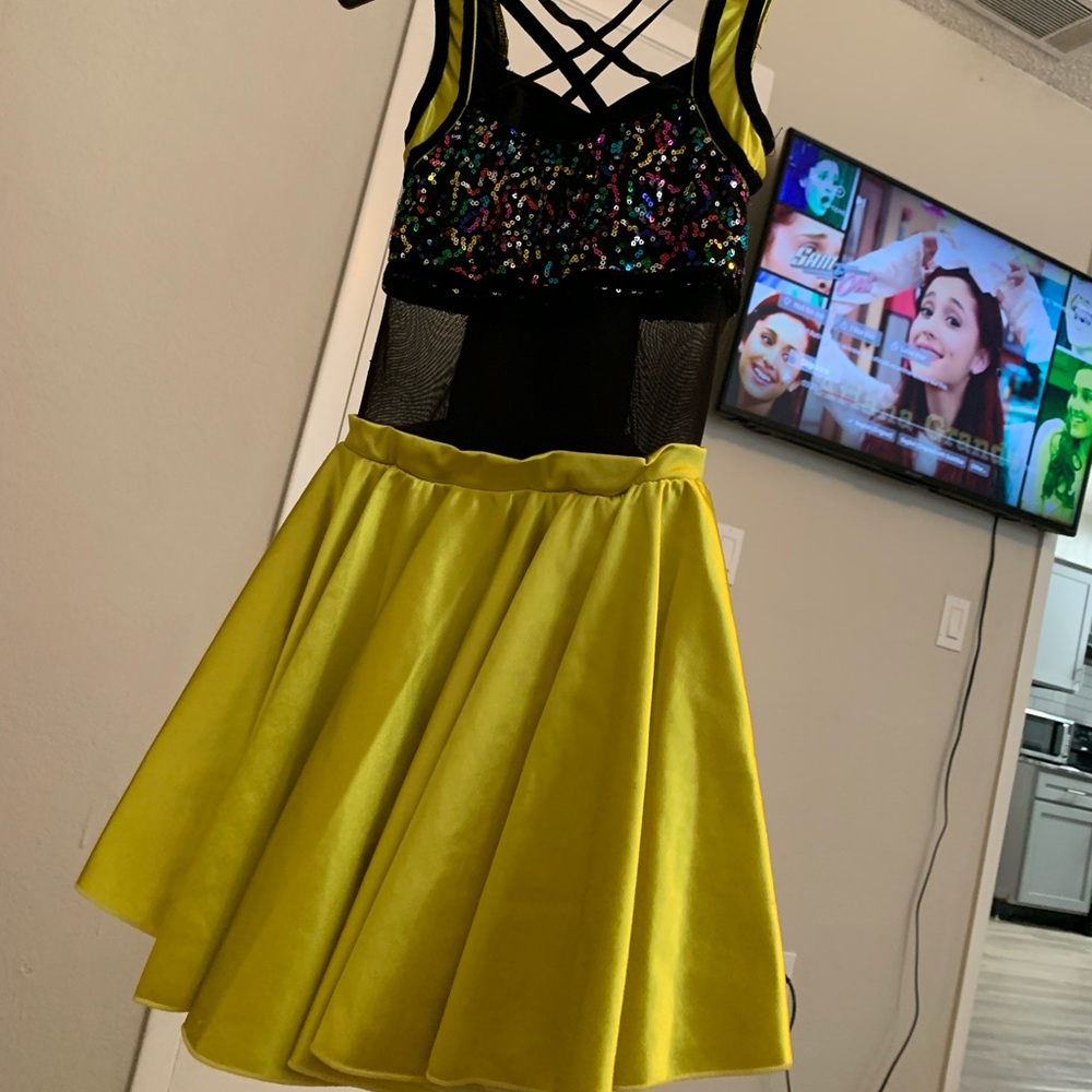 Eye-catching & Sassy beautiful dance costume!